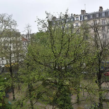 Bastille Apartman *